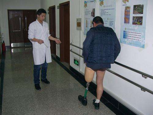 安裝一個假肢花費多少錢假肢產(chǎn)品價格會越來越高么?(圖1) 安裝一個假肢花費多少錢假肢產(chǎn)品價格會越來越高么?(圖1)